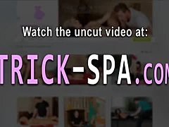 Massagem hardcore com uma massagista adorável e seu cliente