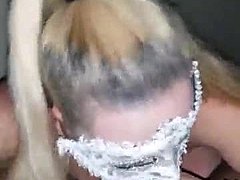 Videoda sarışın bir Leicester fahişe bana derin bir oral seks yapıyor