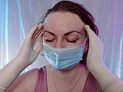 Соло мастурбация с латексови ръкавици и медицинска маска - HD видео