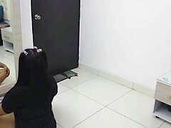 Saya belajar memuaskan diri sendiri dari kepakaran bapa tiri saya. - Bahagian 1