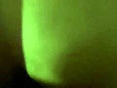 MILF à gros seins se fait baiser par derrière dans une vidéo amateur