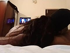 Indyjscy kochankowie ze studiów uprawiają dziki seks w pokoju hotelowym