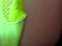 प्रौढ़ ब्लोंड अपनी चूत को हार्डकोर वीडियो में चोदती हुई