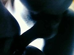 Ebony milf dobi globoko grlo in analni seks v hardcore stilu