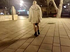 Ariela își arată pizda latină rasă în timp ce face jogging în public