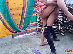 आउटडोर भारतीय गृहिणी सेक्स लोकल एमेच्योर वेब कैमरा शो द्वारा दर्ज की गई
