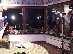 Энди Казановас за кадром испытывает на съемках итальянскую зрелую звезду Джулию Лагерту