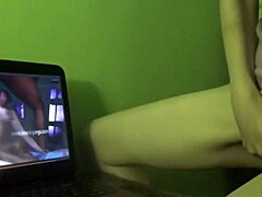 Оргазмично изживяване по време на гледане на порно без проникване
