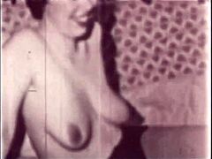 Vintage šukání a chlupatá kundička s zralou milf v tomto retro porno videu