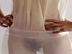 Keira Knightley prim-plan cu sânii ei mici