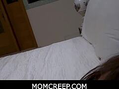 Christina Cinn, nevlastní máma, se oddává svému fetišu pro výstřik do obličeje