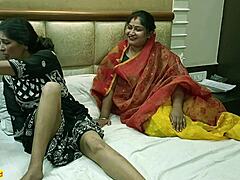 Indisk kone med store bryster nyter en erotisk trekant med mannen sin