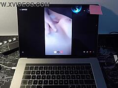 Спавање и мастурбација са шпанском милфом на веб камери