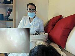 A Dra. Nicoletta faz a sua paciente um exame vaginal e uma mamada memoráveis