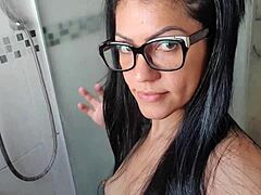 ПОВ видео секси Латине која се опушта и задовољава