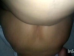 एक परिपक्व MILF डॉगी स्टाइल में आपकी खुशी का इंतजार कर रही है।